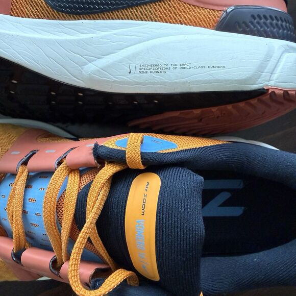 Size 10.5 - Nike Air Zoom Vomero 16 Light Curry Dark Obsidian - Picture 9 of 10